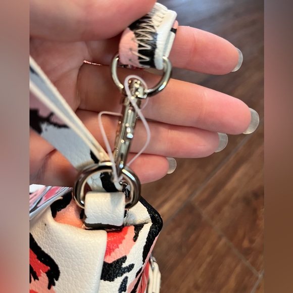 NWOT Giani Bernini crossbody bag. Non-leather. Adjustable strap. - Picture 6 of 15